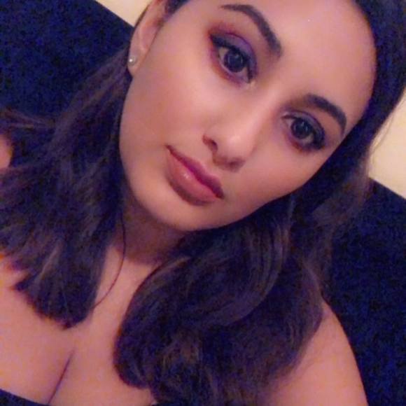 Meet your Posher, Nicole - Picture 1 of 1